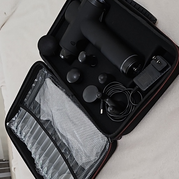 Massage Gun with accessories and charger - Picture 4 of 6